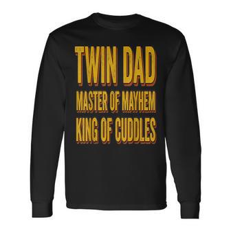 Twin Dad 父の日 ツインダッド メイヘムのマスター 抱きしめる王様 長袖Tシャツ - Kawaiitshirt