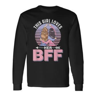 この少女は彼女のbffを愛している 友情 チーム 格言 友人 親友 長袖Tシャツ - Kawaiitshirt