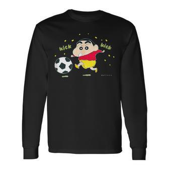 クレヨンしんちゃん しんちゃんとサッカー 長袖Tシャツ - Kawaiitshirt