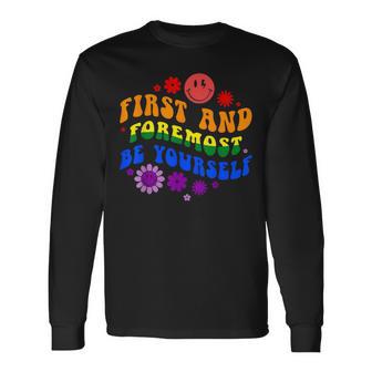 レトロな虹色デザイン 力強いlgbtqプライドメッセージ付き 長袖Tシャツ - Kawaiitshirt