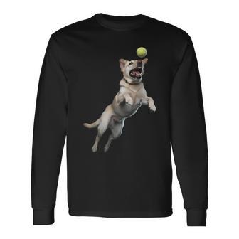 遊び心のあるラブラドールレトリーバー フェッチ 追いかけてテニスボール 長袖Tシャツ - Kawaiitshirt