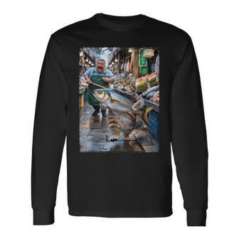 面白い猫が市場で魚を盗む猫好きの楽しみ。 長袖Tシャツ - Kawaiitshirt