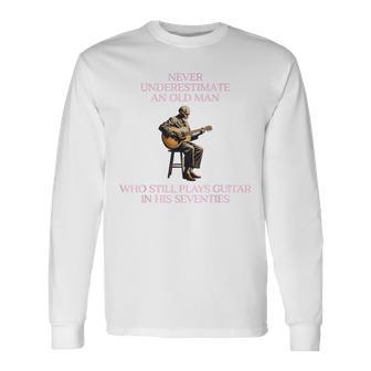 70年代のオールドマンギターを過小評価しないでください 長袖Tシャツ - Kawaiitshirt