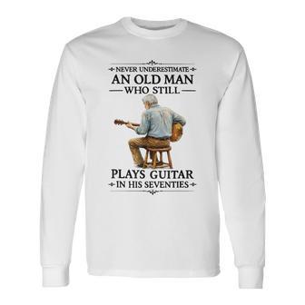 まだギターを弾く老人 70年代 おじいちゃん ヴィンテージ 長袖Tシャツ - Kawaiitshirt