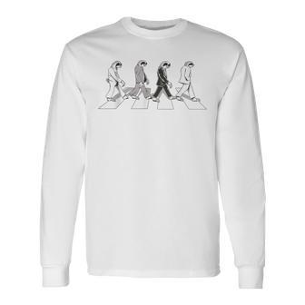 アビーロードの横断歩道を渡る4匹のナマケモノ 長袖Tシャツ - Kawaiitshirt