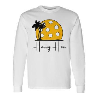楽しいピックルボールシャツ、Happy Hour、大きなピックルボールの夕日。 長袖Tシャツ - Kawaiitshirt