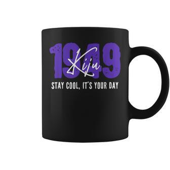 1949 誕生日 77歳 喜寿祝い クールでシンプルな数字デザイン コーヒーマグ - Kawaiitshirt