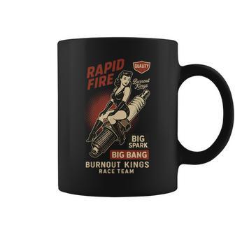Burnout Kings レトロレーシングスパークプラグガールピンナップ ヴィンテージデザイン コーヒーマグ - Kawaiitshirt