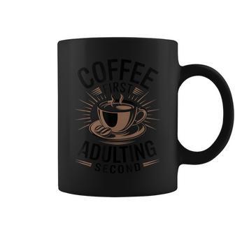 Coffee First コーヒー・コーヒー・ファースト・アダルト・セカンド・ファニー・オフィス・セイイング コーヒーマグ - Kawaiitshirt