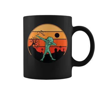 Dabbing Alien ハロウィン 面白い ダブ ダンス ポーズ トリック オア トリート コーヒーマグ - Kawaiitshirt