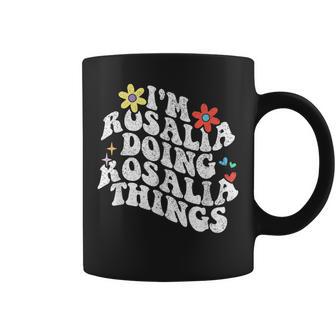 Genialoy Rosalia Haciendo Cosas Divertidas Para El Día De La Madre Con Rosalía Taza de café - Regaloses