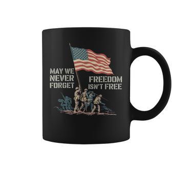 May We Never Forget Freedom Isnt Free アメリカ国旗 ベテラン コーヒーマグ - Kawaiitshirt