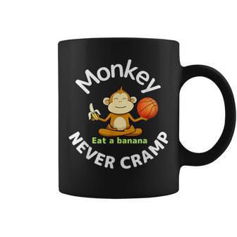 Monkey Never Cramp Eat A Banana Basketball コーヒーマグ - Kawaiitshirt