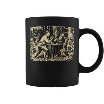 Theodore Roosevelt Teddy And Bigfoot Arm Wrestling Retro Coffee Mug - Thegiftio UK