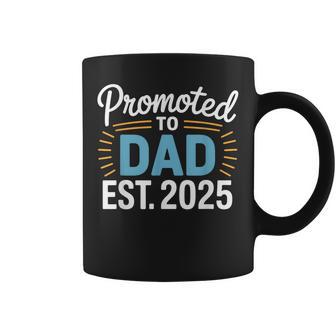 Promoted To Dad Est 2025 Divertido Anuncio De Embarazo Taza de café - Regaloses