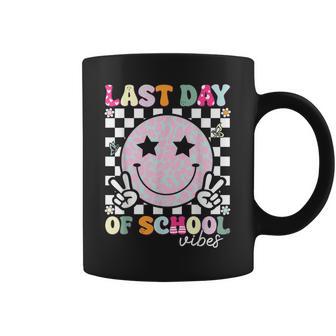 Retro Groovy Last Day Of School Vibes Teacher Student Kids Coffee Mug - Thegiftio UK