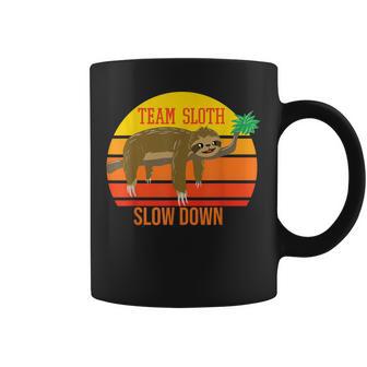 Teamlothlow Down ユニークな怠け者がゆっくり動く動物ギフト コーヒーマグ - Kawaiitshirt