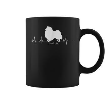 シェルティハートビートドッグデザイン シェルティギフト コーヒーマグ - Kawaiitshirt