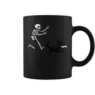 スケルトンハロウィーンを実行している面白いチワワ コーヒーマグ - Kawaiitshirt