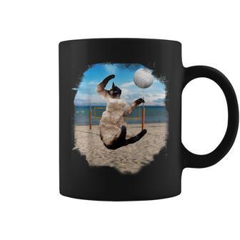 ビーチバレーボールをするシャム猫 コーヒーマグ - Kawaiitshirt