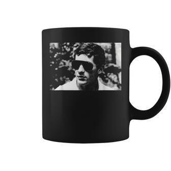 ブラジルのレーシングドライバー アイルトン・セナ 1985 コーヒーマグ - Kawaiitshirt