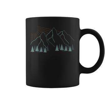 山の自然をモチーフにした登山用の山と森プリント コーヒーマグ - Kawaiitshirt