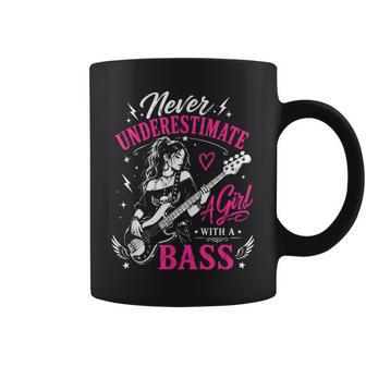 面白いギタリストの言葉 決して過小評価しない A Girl With A Bass コーヒーマグ - Kawaiitshirt