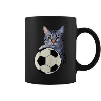 面白い猫サッカーボールグラフィック子猫のスポーツ愛好家のコスチューム コーヒーマグ - Kawaiitshirt