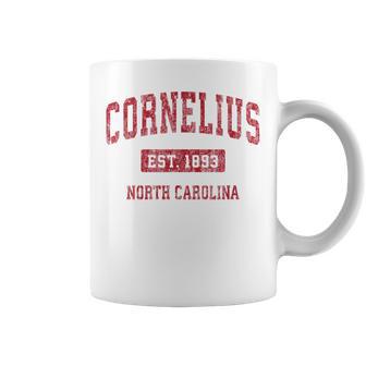 Cornelius North Carolina Nc ビンテージスポーツデザイン レッドデザイン コーヒーマグ - Kawaiitshirt