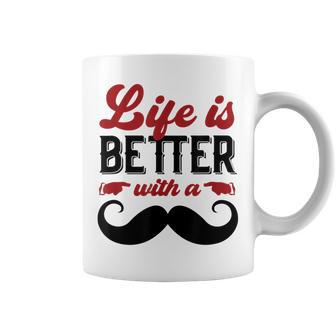 Jeux De Mots Drôles Dhommes Et De Blagues De Papa Laie Est Meilleure Avec Une Moustache Tasse - Cadeauxyz
