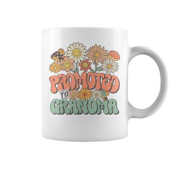 Promoted To Grandma Expecting Baby Daisy Groovy Wildflower コーヒーマグ - Kawaiitshirt