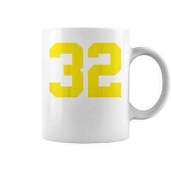 イエローナンバー32 背面 スポーツチーム ジャージ番号 コーヒーマグ - Kawaiitshirt