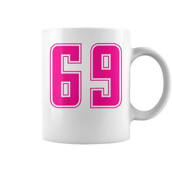 ピンク色背番号 69 チーム短大スポーツピンク色背番号付きユニフォーム コーヒーマグ - Kawaiitshirt