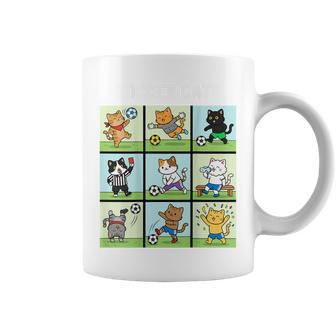 猫好きのためのフィットネス猫サッカーグラフィック コーヒーマグ - Kawaiitshirt