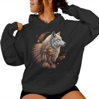 Indian Native American Woman With White Wolf Vintage Women Hoodie - Thegiftio UK