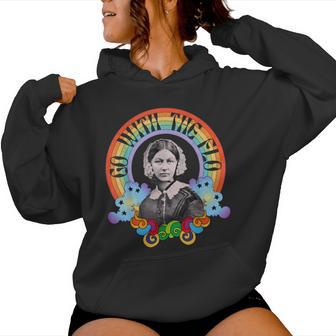 フローレンス・ナイチンゲール Groovy Nurse Go With Flo レトロレインボー レディースパーカー - Kawaiitshirt