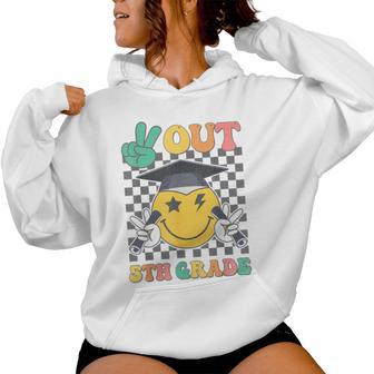 Groovy Peace Out 5Th Grade Last Day Of School Fifth Grade Women Hoodie - Thegiftio UK
