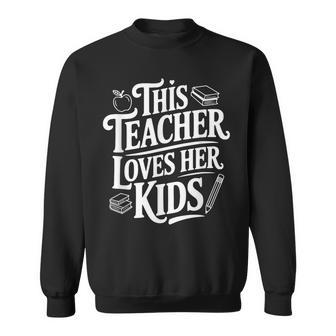 Esta Maestra Ama Aus Hijos Corazón Caliente Maestro Camisa de entrenamiento - Regaloses