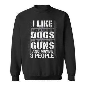 Me Gustan Los Perros Las Pistolas Y Talez 3 Personas Divertido Perro De Compañía Camisa de entrenamiento - Regaloses