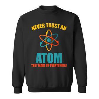 Never Trust An Atom グラフィック皮肉tシャツ スウェットシャツ - Kawaiitshirt