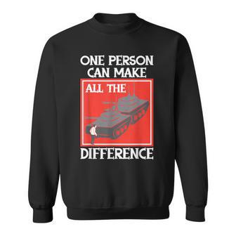 One Person Can Make A Difference Tiananmen タンクマン スウェットシャツ - Kawaiitshirt