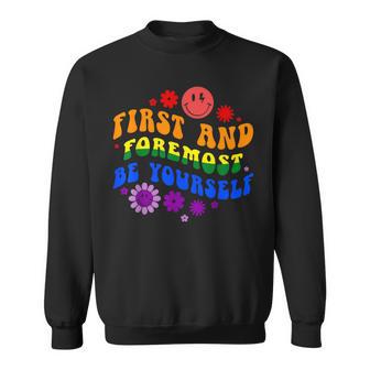 レトロな虹色デザイン 力強いlgbtqプライドメッセージ付き スウェットシャツ - Kawaiitshirt