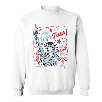 Statue Of Liberty She Loves Jesus And America Too Sweatshirt - Thegiftio UK