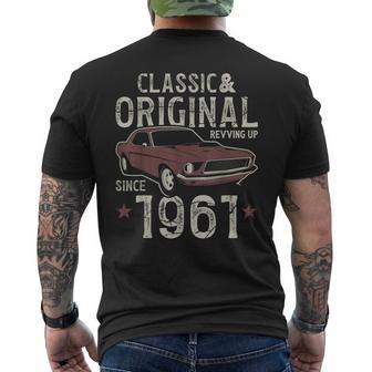 1961年生まれ クラシックカー 65歳の誕生日 メンズTシャツ バックプリント - Kawaiitshirt