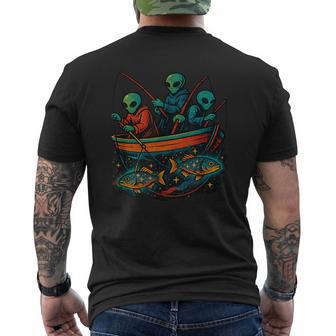 Aliens Pêchant Dans Un Bateau Attrapant Des Poissons Étoilés T-shirt imprimé au dos - Cadeauxyz