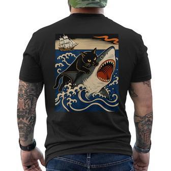Chat Noir Chassant Requin Japonais T-shirt imprimé au dos - Cadeauxyz