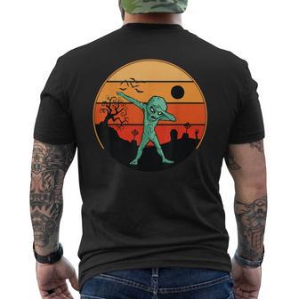 Dabbing Alien ハロウィン 面白い ダブ ダンス ポーズ トリック オア トリート メンズTシャツ バックプリント - Kawaiitshirt