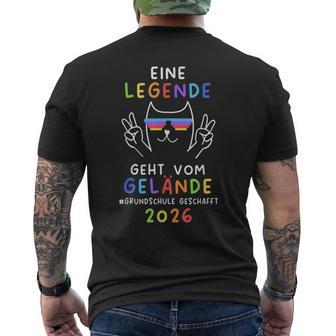 Grundschule 2026 Eine Legende Gehtom Gelände T-Shirt mit Rückendruck - Seseable