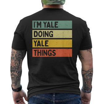 I'm Yale Doing Yale Things 面白い名言 メンズTシャツ バックプリント - Kawaiitshirt