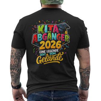 Kinder Kita Abgänger 2026 Eine Legende Gehtom Gelände T-Shirt mit Rückendruck - Seseable